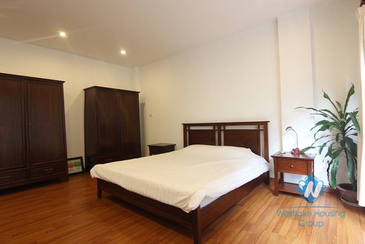 Lake view apartment for rent on Tran Vu, Truc Bach, Ba Dinh